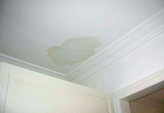 water-stain-on-ceiling